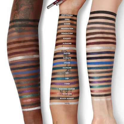 Crayon eye-liner waterproof 24/7 Glide-On d'URBAN DECAY (Perversion - Blackest Black Matte), anti-bavures, anti-transfert, eye-liner coloré longue tenue, vitamine E hydratante, sans cruauté envers les animaux - 0,04 oz