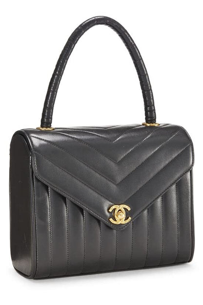 CHANEL, Sac à main en cuir d'agneau noir à chevrons d'occasion, noir