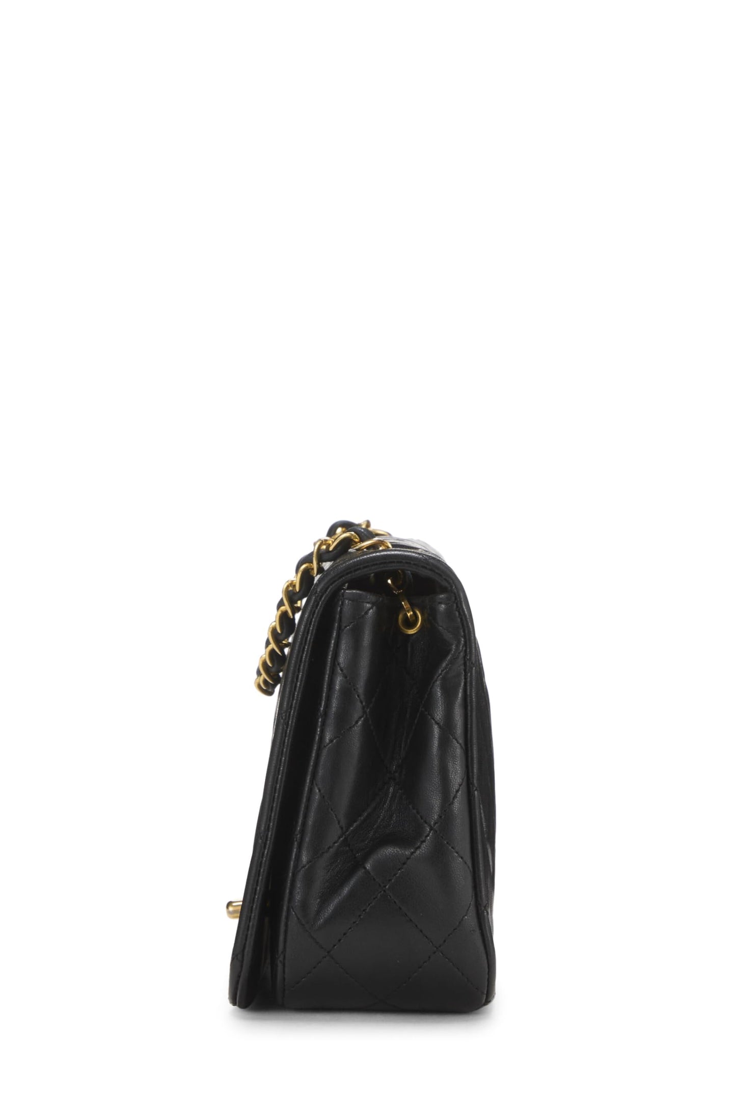 Chanel, petit sac à rabat en cuir d'agneau matelassé noir d'occasion, noir