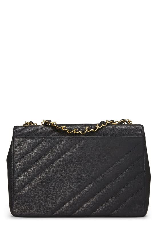 CHANEL, Jumbo con solapa diagonal de caviar negro Pre-Loved, Negro