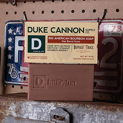 Duke Cannon Supply Co. Big Brick of Soap - Savon en barre extra large pour hommes de qualité supérieure aux parfums masculins, savon pour le corps, tous types de peau, 10 oz