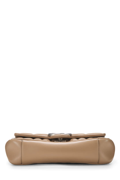 Gucci, sac à bandoulière Marmont en cuir beige matelassé d'occasion, marron