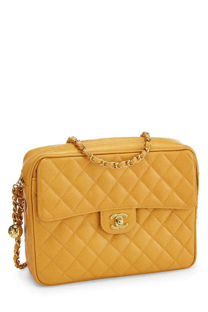 CHANEL, Bolso grande para cámara con bolsillo de caviar acolchado amarillo Pre-Loved, Amarillo