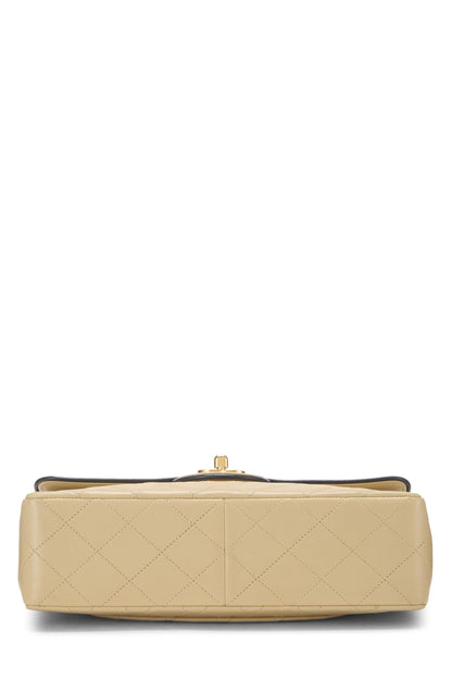 Chanel, Petit sac à rabat en cuir d'agneau matelassé beige d'occasion, beige