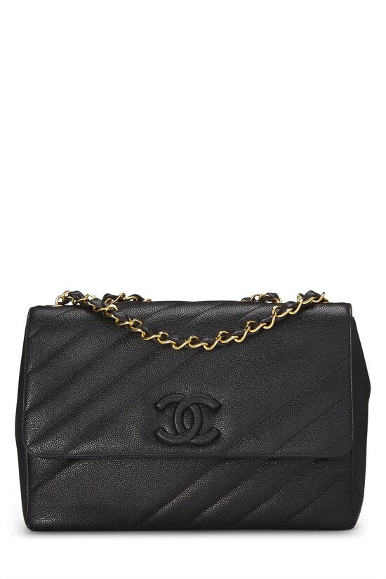 CHANEL, Jumbo con solapa diagonal de caviar negro Pre-Loved, Negro