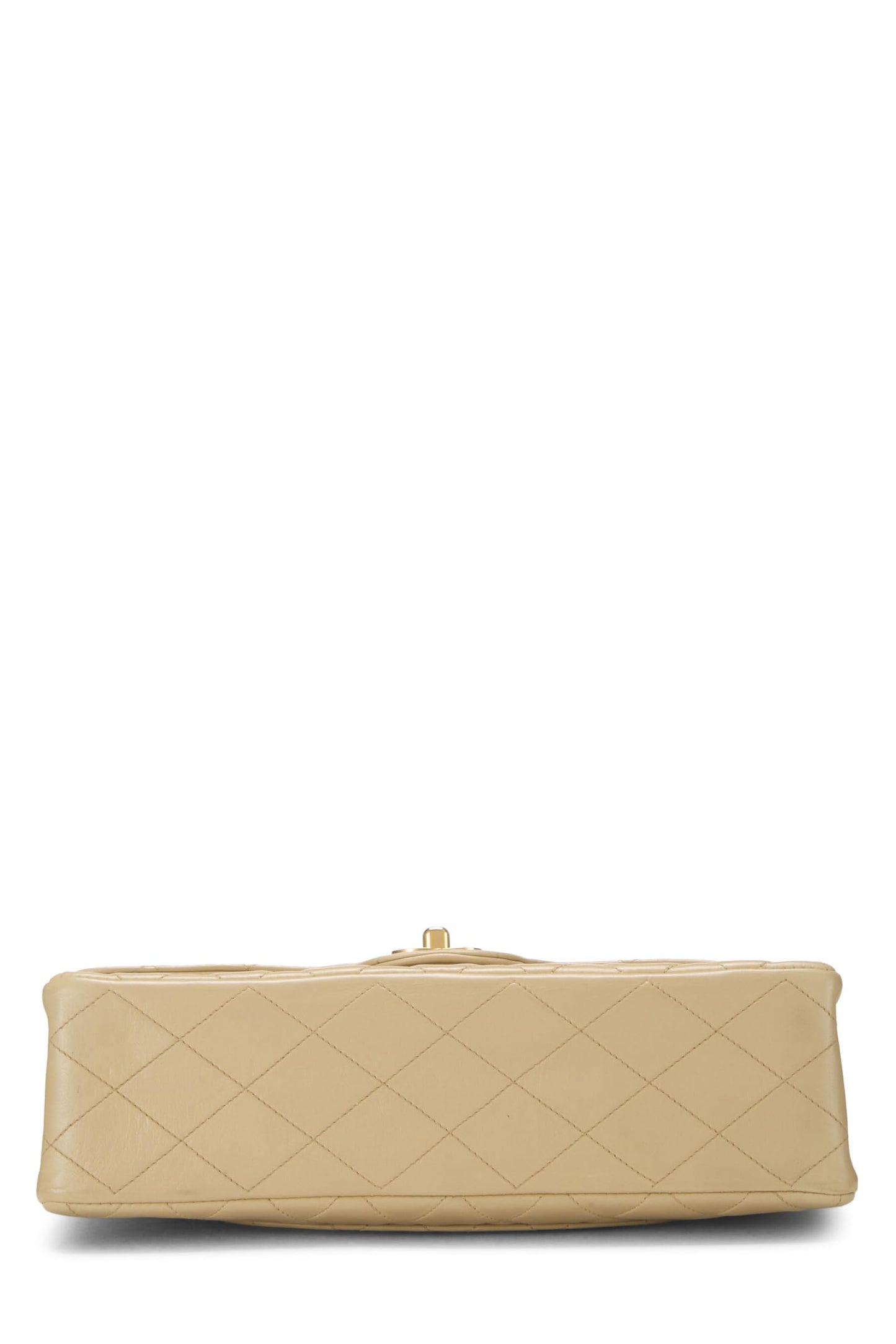 Chanel, sac à rabat double courbé en cuir d'agneau matelassé beige d'occasion, taille M, beige