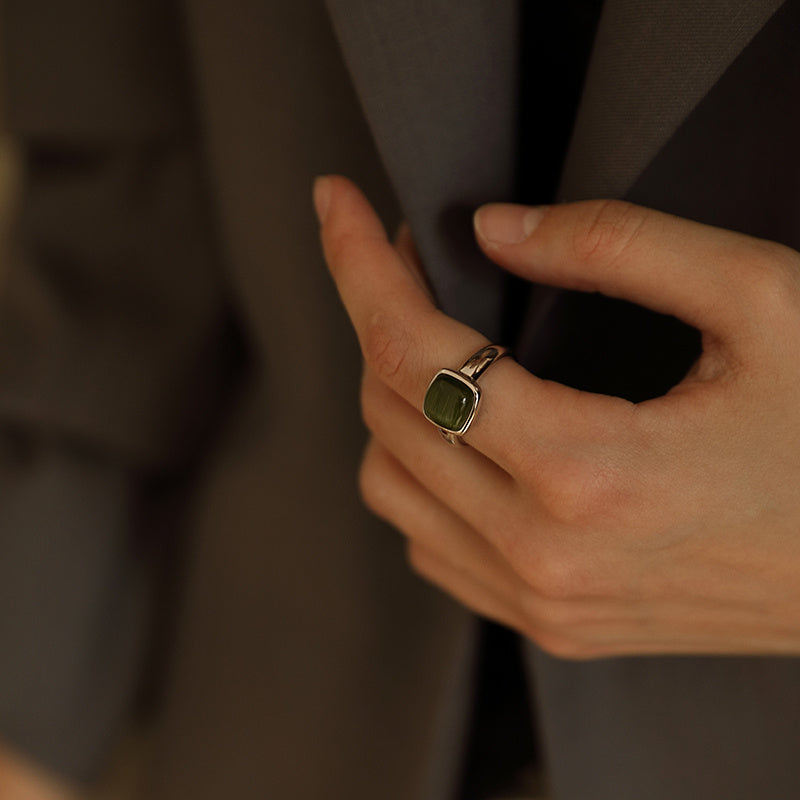 Bague index carrée petite et exquise avec vent glacial