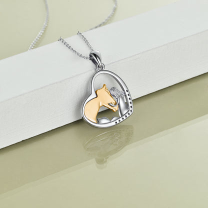 Collar con colgante de corazón de caballo abrazado en plata esterlina para mujeres y niñas