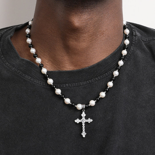 Collier en perles d'eau douce naturelles et agate noire avec pendentif en croix