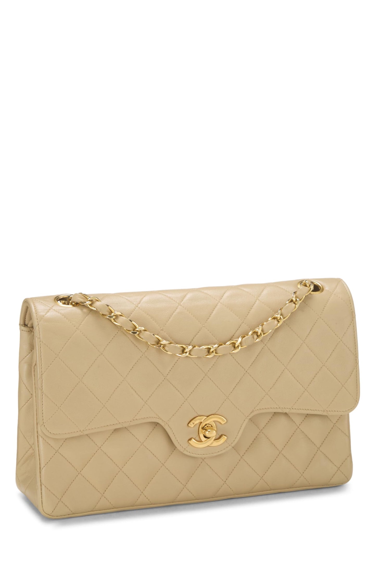 Chanel, sac à rabat double courbé en cuir d'agneau matelassé beige d'occasion, taille M, beige