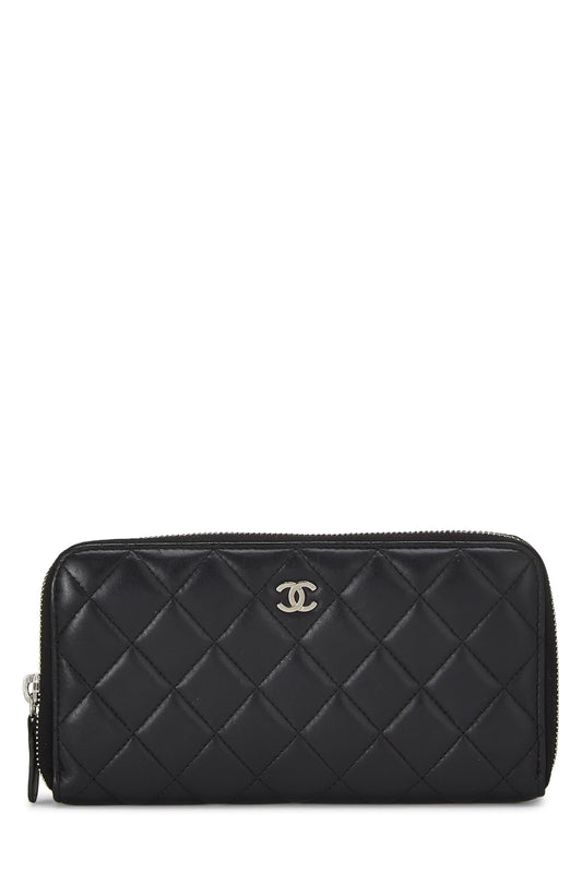 Chanel, Cartera con cremallera alrededor de piel de cordero acolchada negra Pre-Loved, Negro