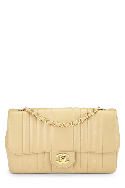 Chanel, sac à rabat vertical moyen en cuir d'agneau beige d'occasion, beige