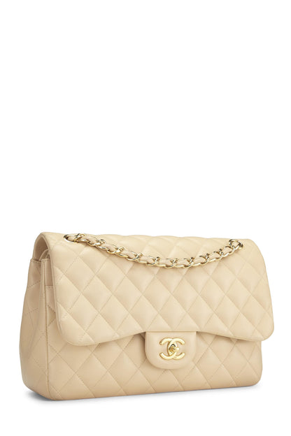 Chanel, sac à main jumbo à double rabat en cuir d'agneau matelassé beige d'occasion, beige