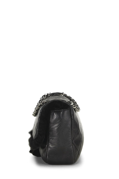 Chanel, sac à rabat demi-taille en peau de mouton matelassée noire d'occasion, taille M, noir