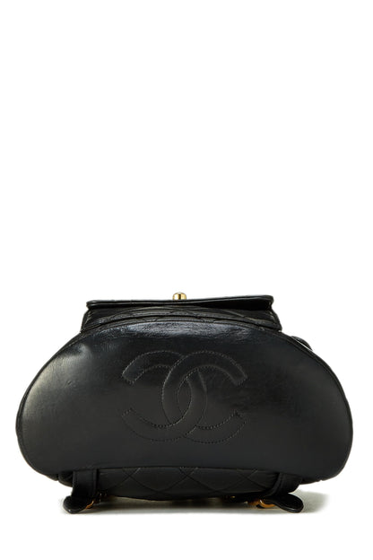 Chanel, sac à dos classique « CC » en cuir d'agneau matelassé noir de taille moyenne, noir