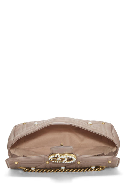 Gucci, sac à bandoulière GG Marmont en cuir beige et fausses perles, petit modèle, beige