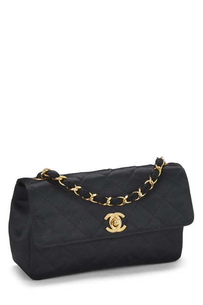 Chanel, Mini sac à rabat en satin matelassé noir d'occasion, noir