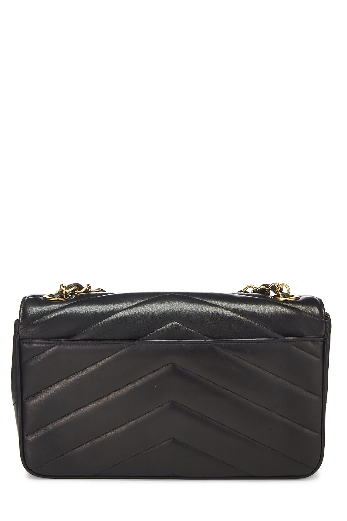 Chanel, enveloppe à rabat en cuir d'agneau noir à chevrons de taille moyenne, d'occasion, noir