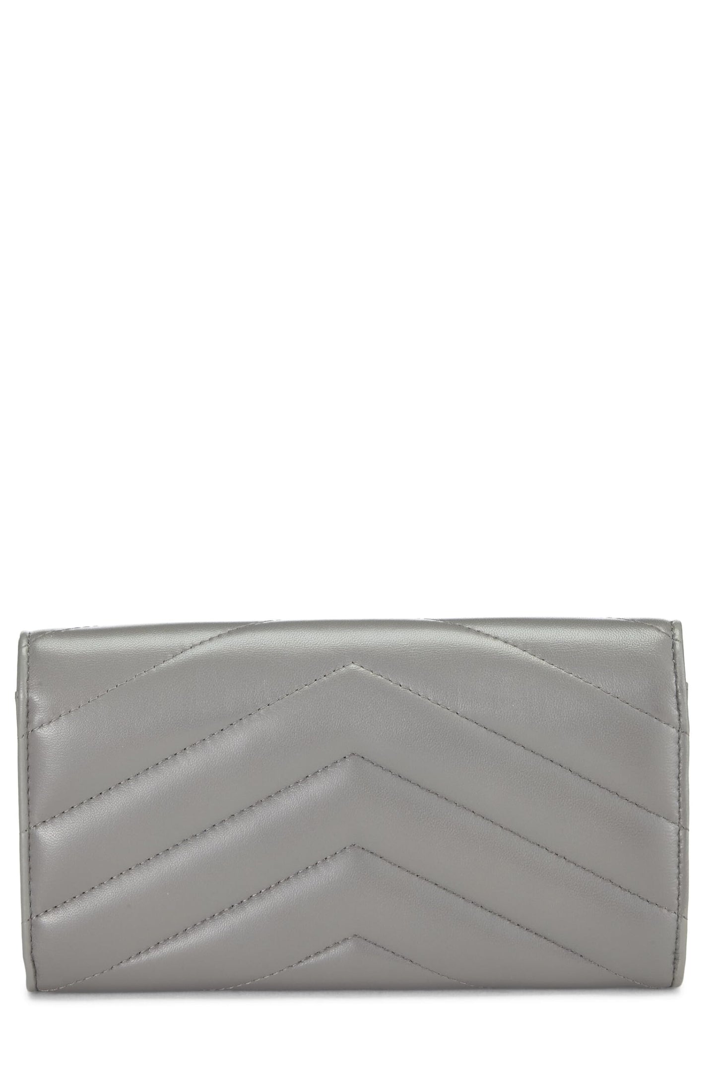 Chanel, portefeuille à clous en cuir d'agneau gris à chevrons d'occasion, gris