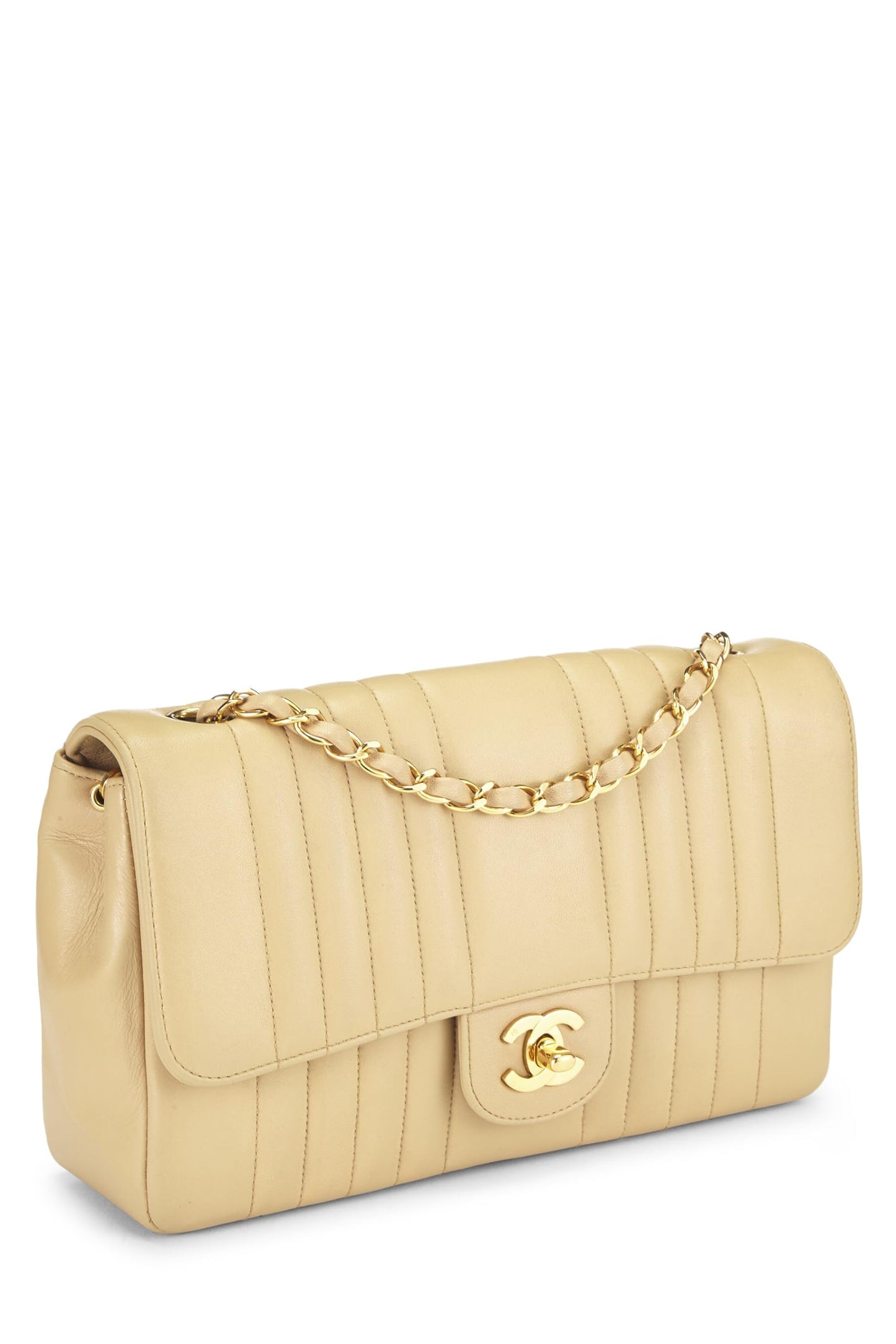 Chanel, sac à rabat vertical moyen en cuir d'agneau beige d'occasion, beige