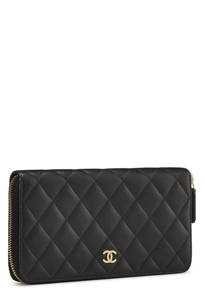 Chanel, portefeuille zippé classique en cuir d'agneau matelassé noir d'occasion, noir