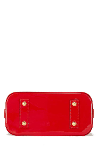 Louis Vuitton, Vernis Alma BB Cerise Monogram d'occasion, Rouge