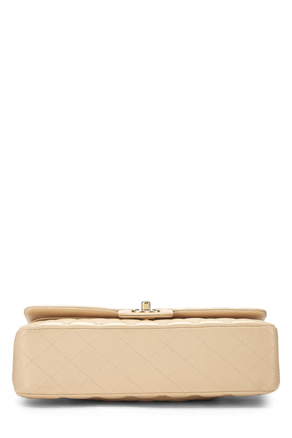 Chanel, sac à main classique à double rabat en cuir d'agneau matelassé beige d'occasion, taille M, beige