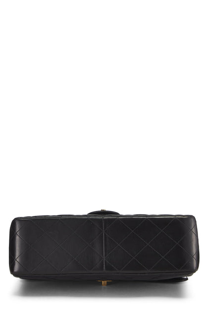 Chanel, sac à rabat classique double face en cuir d'agneau matelassé noir d'occasion, Jumbo, noir