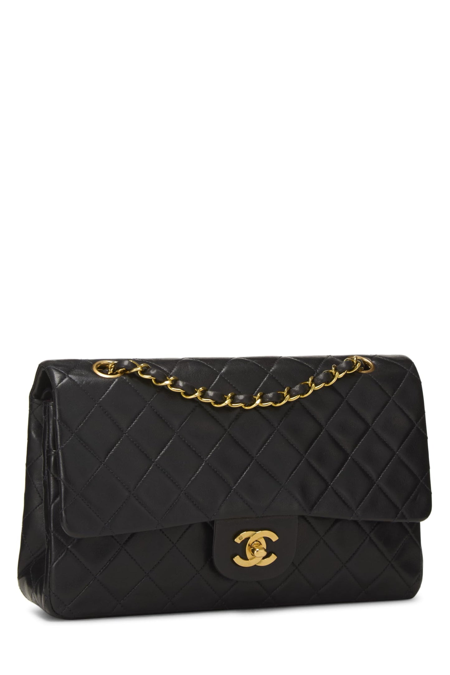 Chanel, sac à main classique à double rabat en cuir d'agneau matelassé noir de taille moyenne, noir