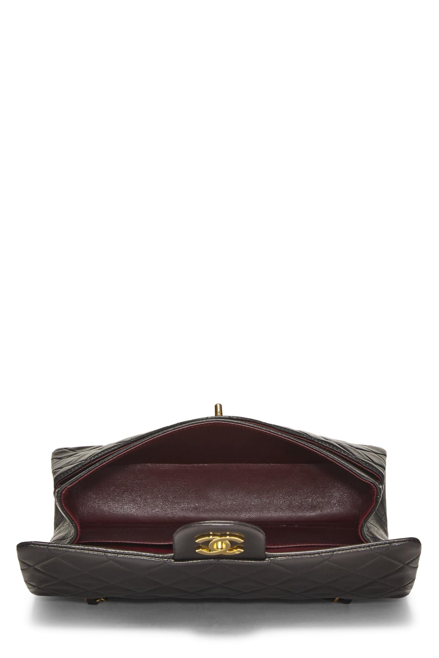 Chanel, sac à main classique à double rabat en cuir d'agneau matelassé noir de taille moyenne, noir