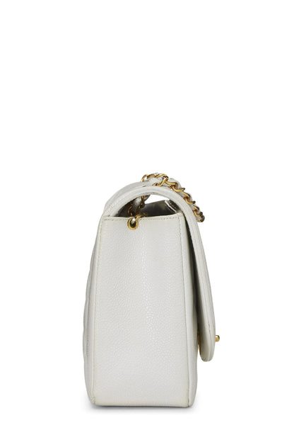 Chanel, sac à rabat Diana matelassé blanc d'occasion de taille moyenne, blanc