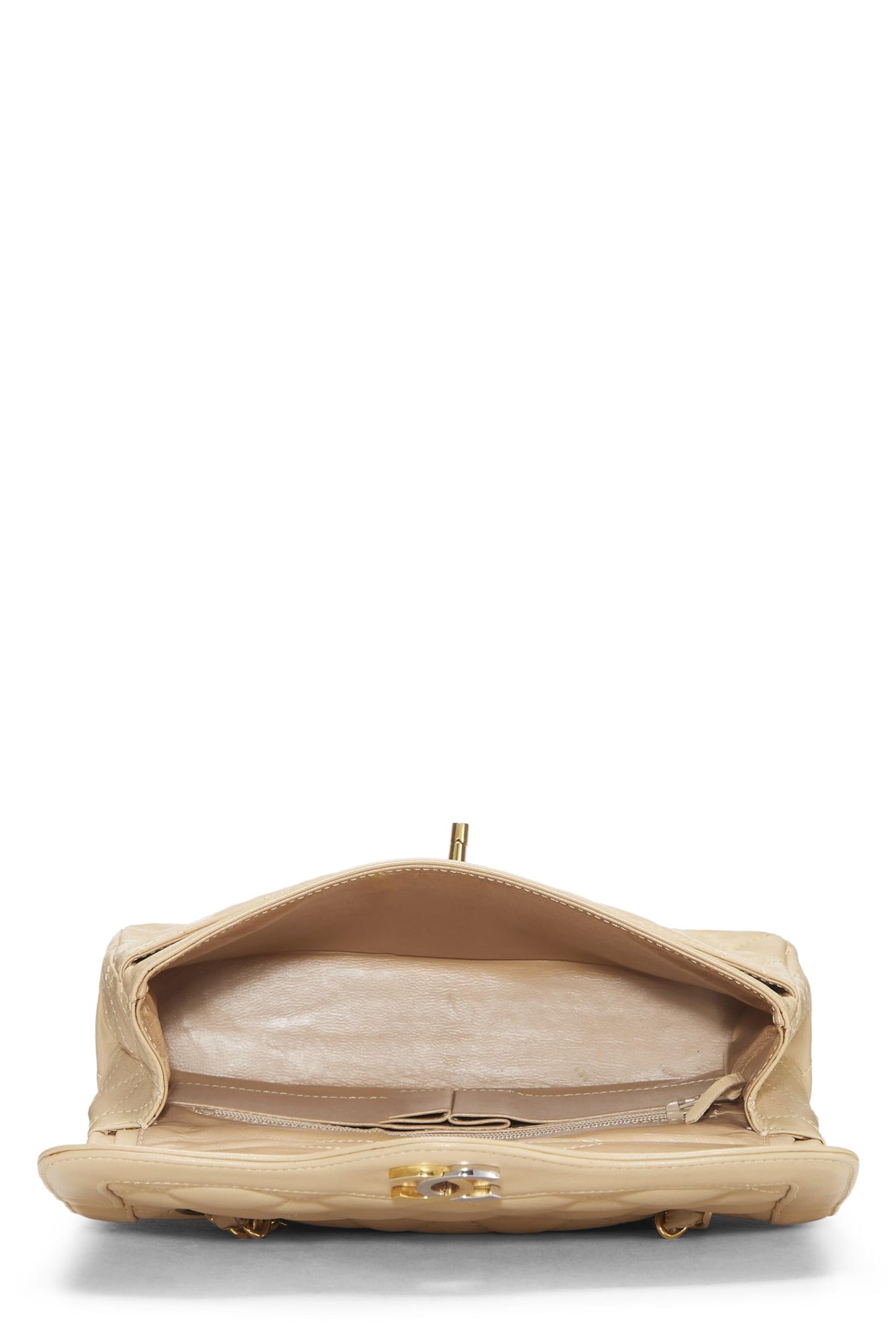 Chanel, Petit sac à rabat double en cuir d'agneau matelassé beige d'occasion, édition limitée Paris, beige