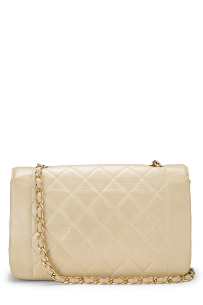 Chanel, Sac à rabat Diana Medium en cuir d'agneau matelassé beige d'occasion, beige