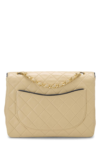 Chanel, Petit sac à rabat en cuir d'agneau matelassé beige d'occasion, beige