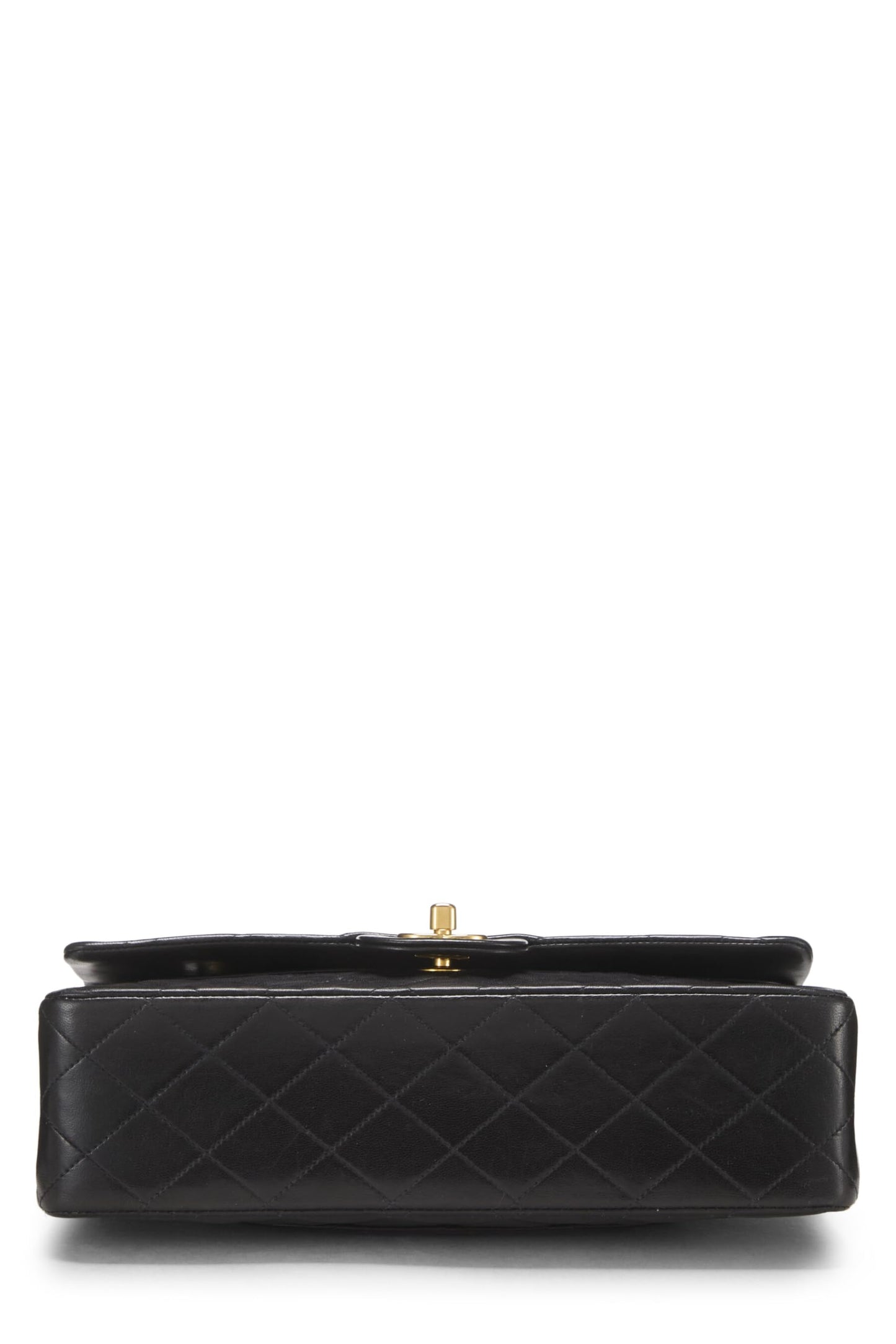 Chanel, sac à main classique à double rabat en cuir d'agneau matelassé noir de taille moyenne, noir