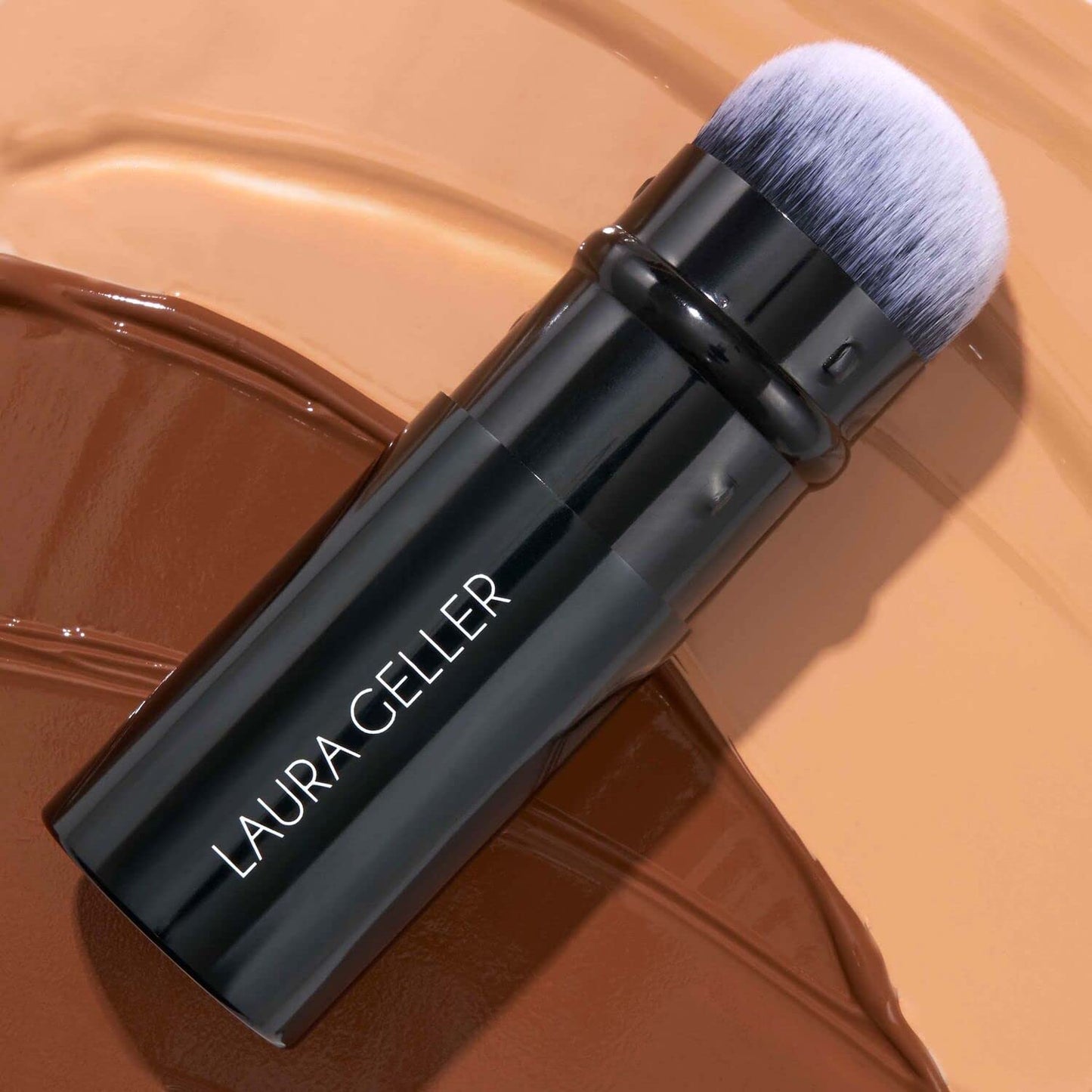 Polvo bronceador Baked Bronze-N-Brighten de LAURA GELLER NEW YORK Fair + Brocha Kabuki retráctil para aerógrafo