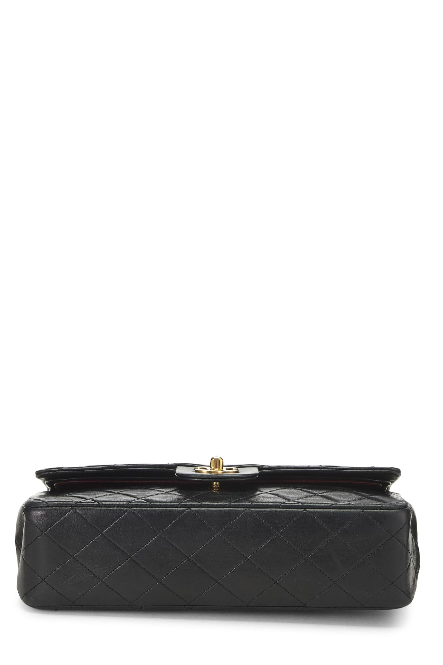 Chanel, sac à main classique à double rabat en cuir d'agneau matelassé noir de taille moyenne, noir