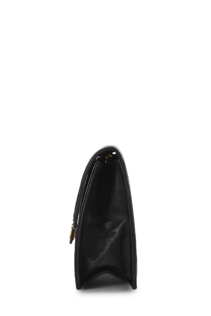 Chanel, sac à rabat matelassé en cuir d'agneau noir de taille moyenne, d'occasion, noir