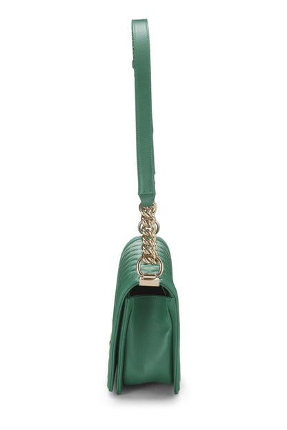 Chanel, sac Boy en cuir d'agneau matelassé vert, taille moyenne, d'occasion