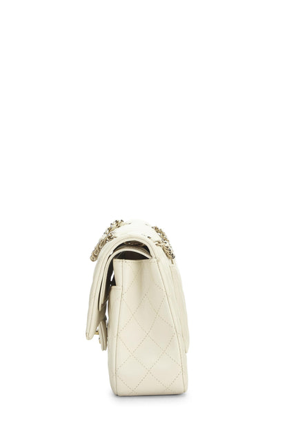 Chanel, sac à main matelassé à double rabat classique Caviar blanc d'occasion, taille M, blanc