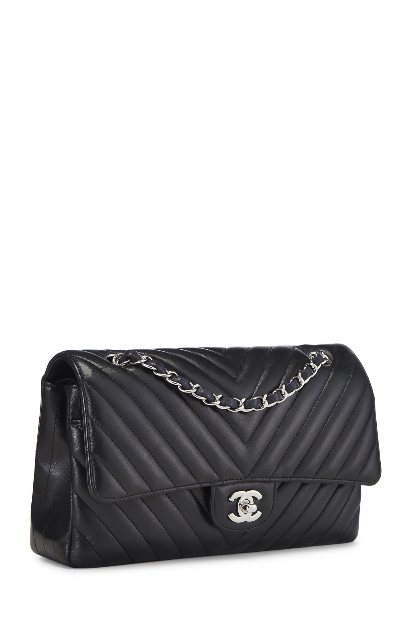 Chanel, sac à main classique à double rabat en cuir d'agneau à chevrons noir de taille moyenne, noir