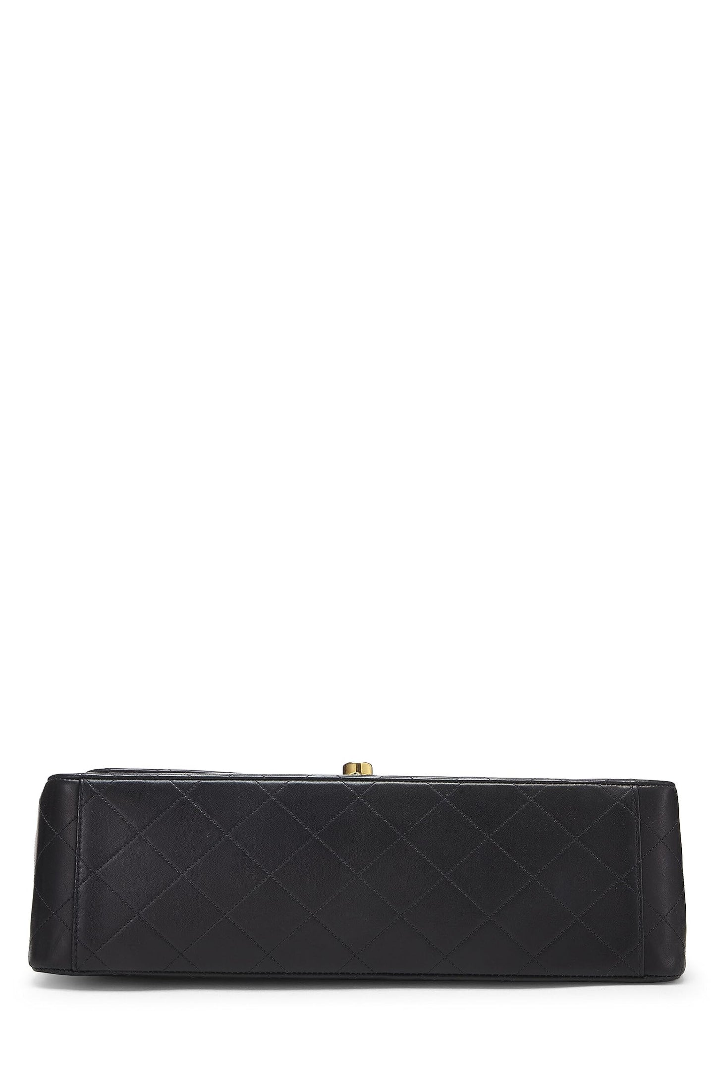 Chanel, Maxi sac à rabat demi-longueur en cuir d'agneau matelassé noir d'occasion, noir