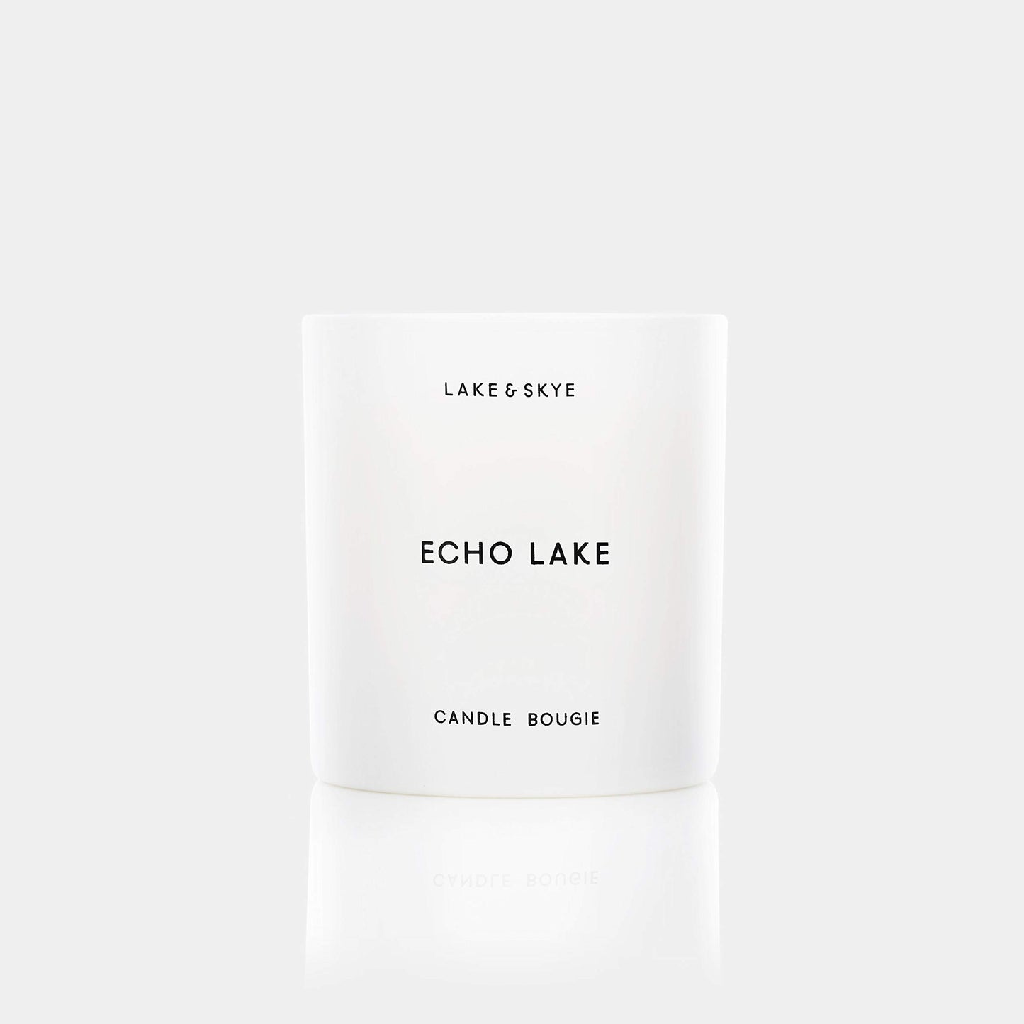 Bougie Echo Lake de Lake &amp; Skye - Collection de parfums végétaliens, base 100 % soja, sans cruauté (227 g), durée de combustion de 50 heures - Floral et boisé