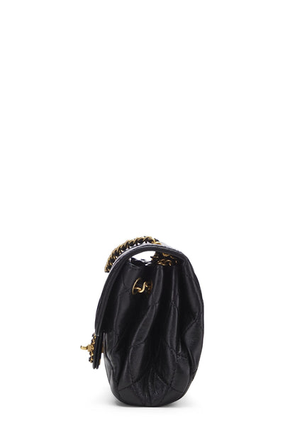 Chanel, petit sac à rabat en cuir d'agneau matelassé noir d'occasion, noir