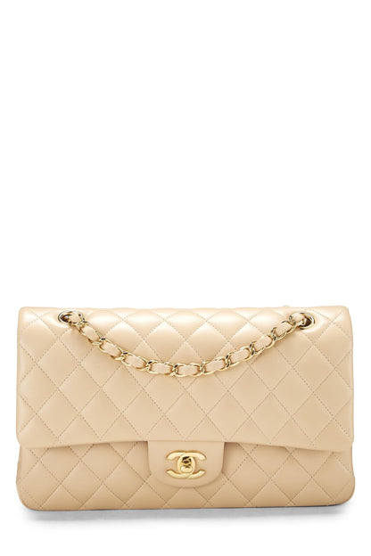 Chanel, sac à main classique à double rabat en cuir d'agneau matelassé beige d'occasion, taille M, beige