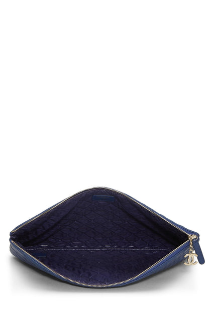 Chanel, pochette en cuir d'agneau matelassé bleu, grande taille, d'occasion