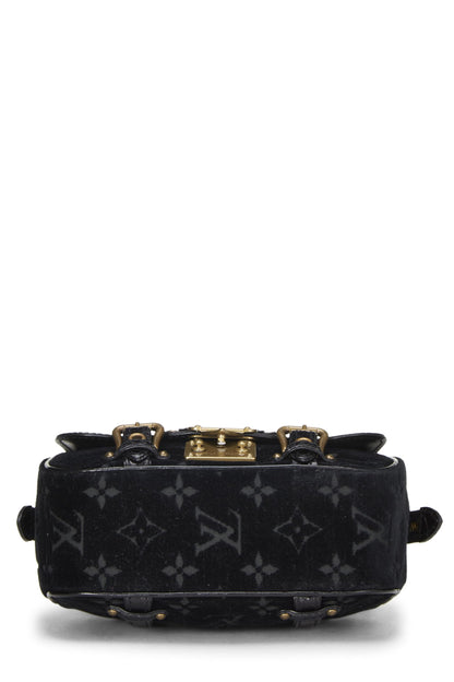 Louis Vuitton, Pre-Loved Gracie PM de terciopelo negro con monograma, Negro