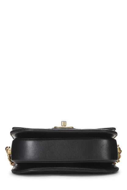 Chanel, Mini sac messager Moon Flap en cuir de veau noir d'occasion, noir