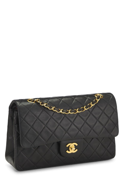 Chanel, Solapa doble clásica de piel de cordero acolchada negra Pre-Loved Mediana, Negro