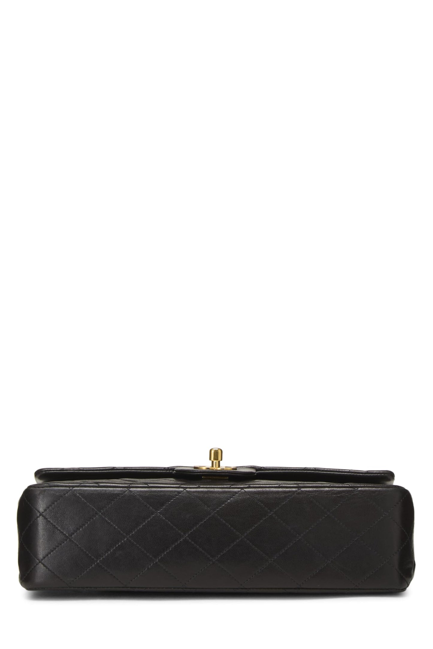 Chanel, sac à main classique à double rabat en cuir d'agneau matelassé noir de taille moyenne, noir